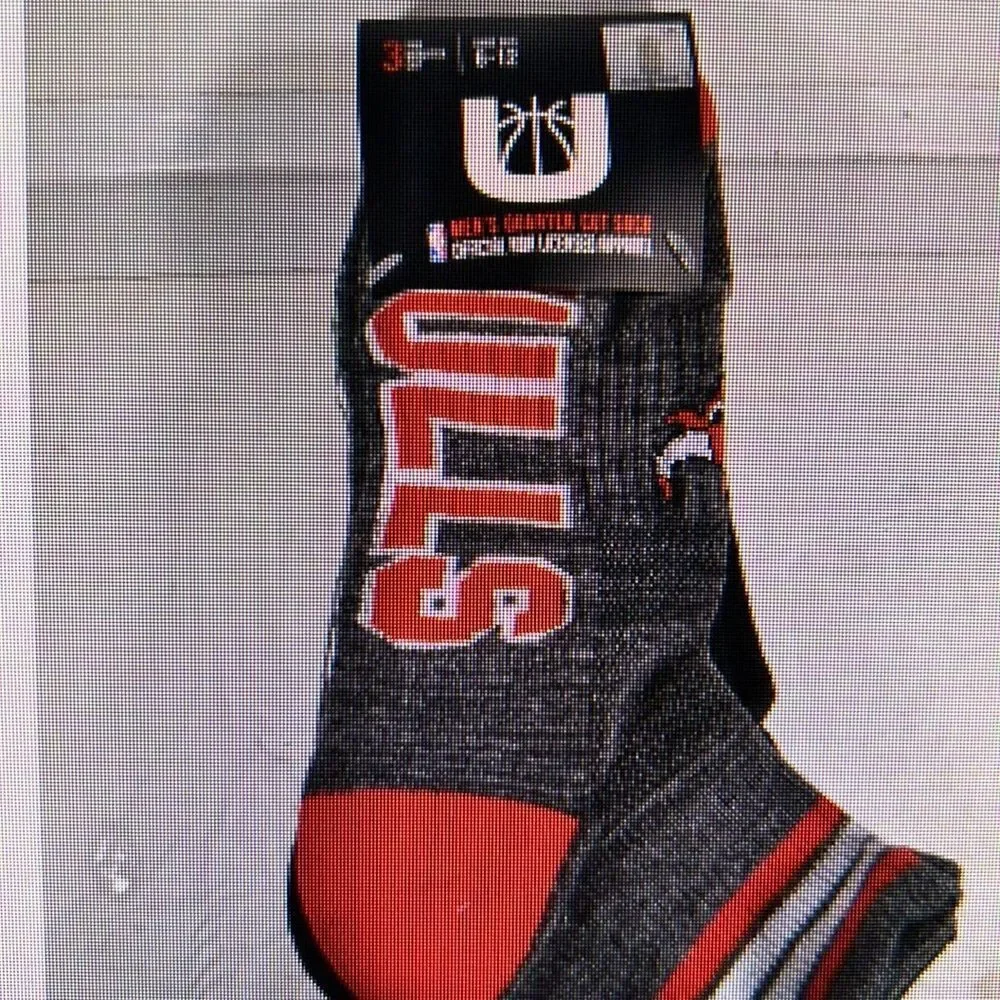 Men’s NWT Chicago Bulls NBA quarter cut socks. Size 6-12.